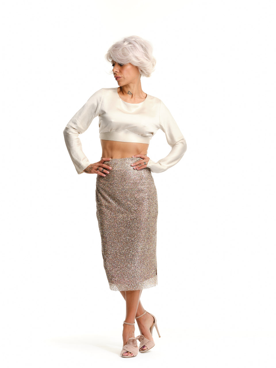 ELEGANT LONG-SLEEVED CROP TOP WITH BACK SLIT
