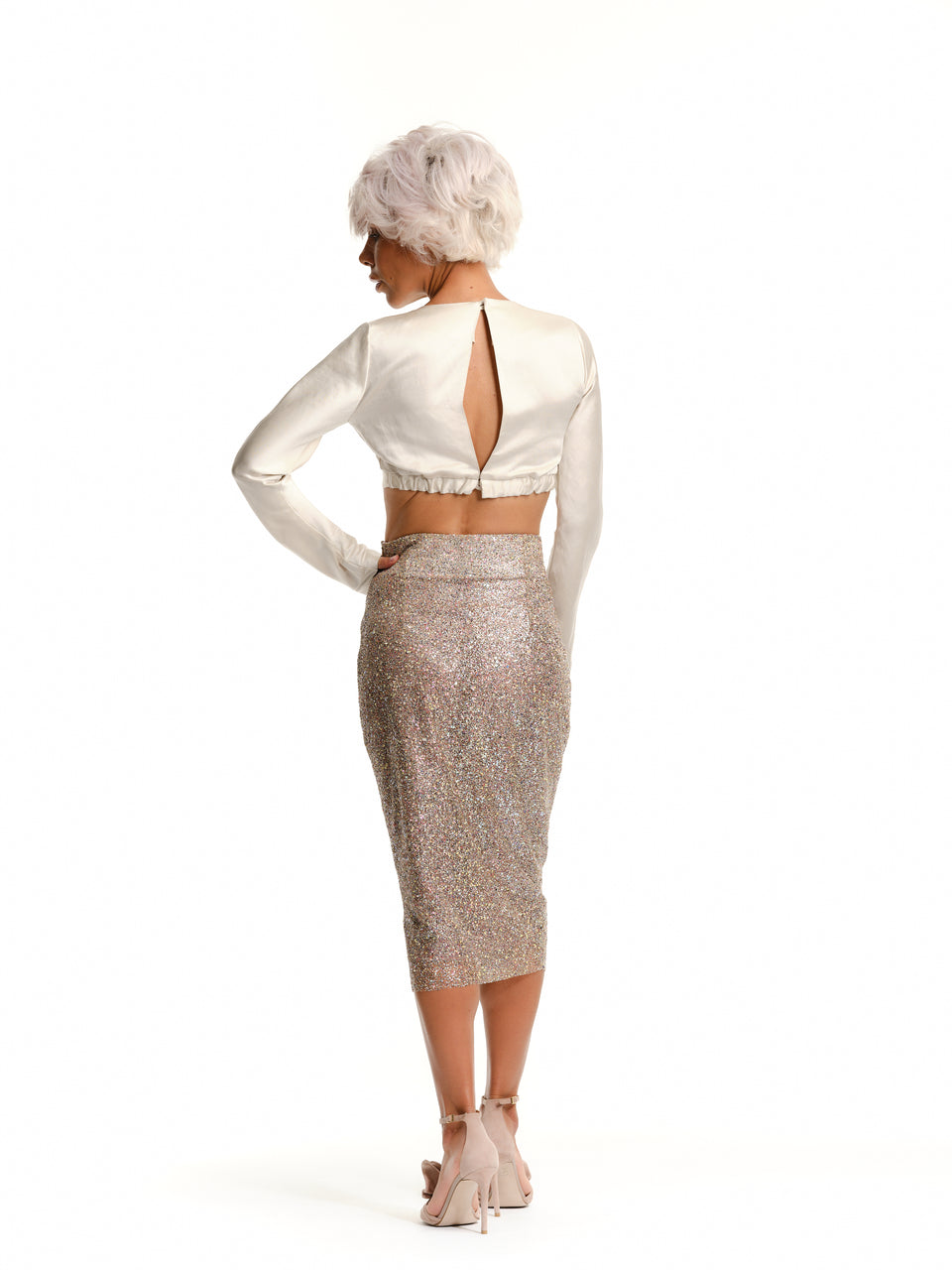 ELEGANT LONG-SLEEVED CROP TOP WITH BACK SLIT