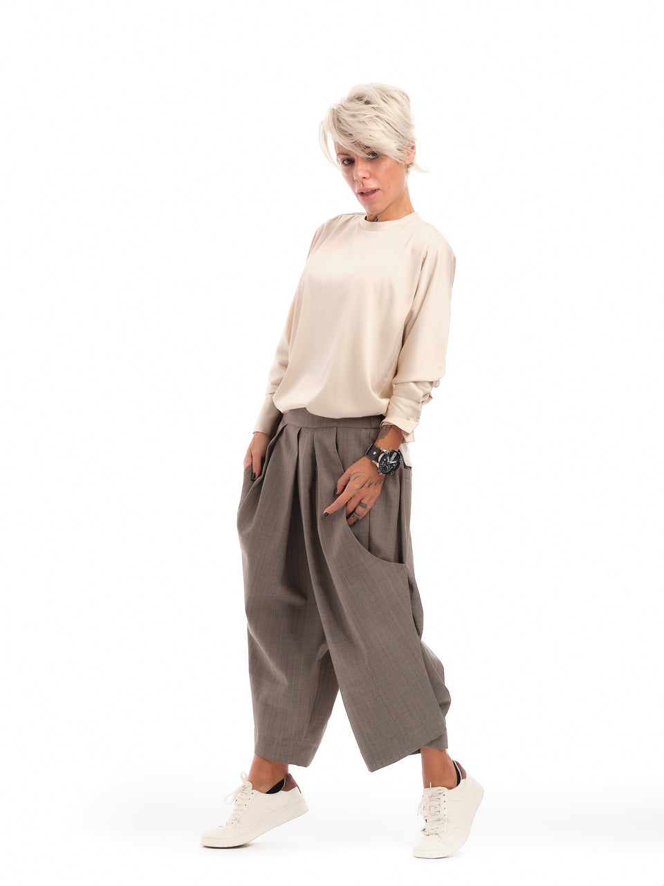OVERSIZED PLEATED TROUSERS IN BROWN