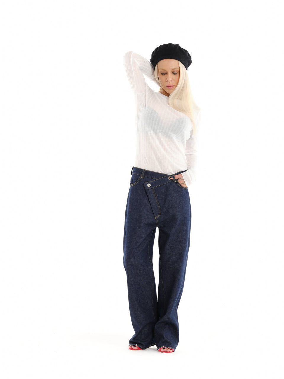 ASYMMETRIC CLOSURE WIDE-LEG JEANS