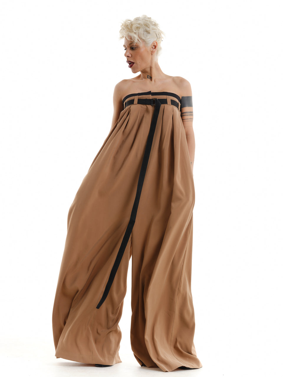 BROWN STRAPLESS OVERSIZED JUMPSUIT