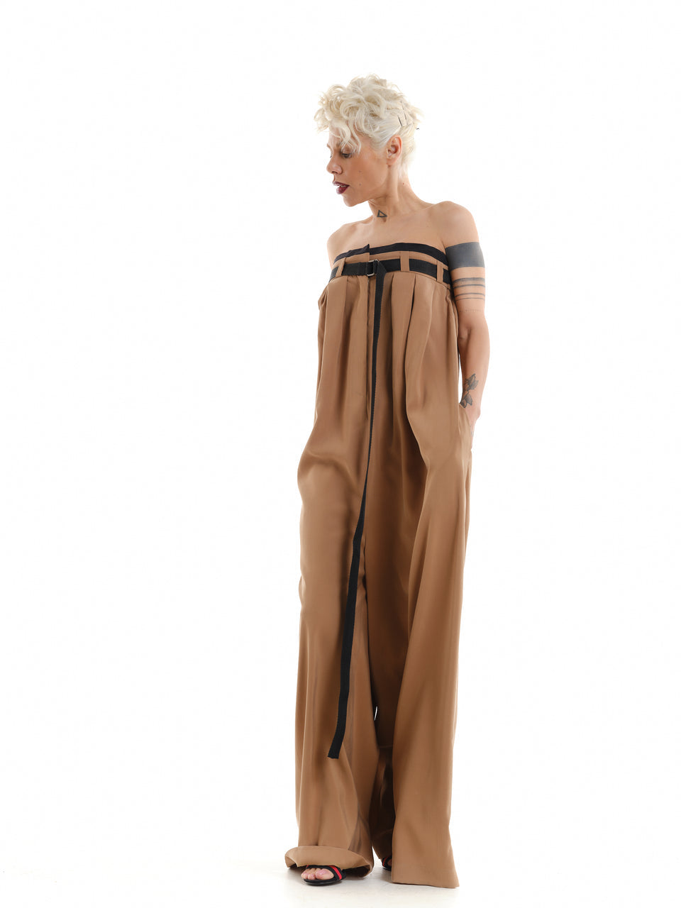 BROWN STRAPLESS OVERSIZED JUMPSUIT