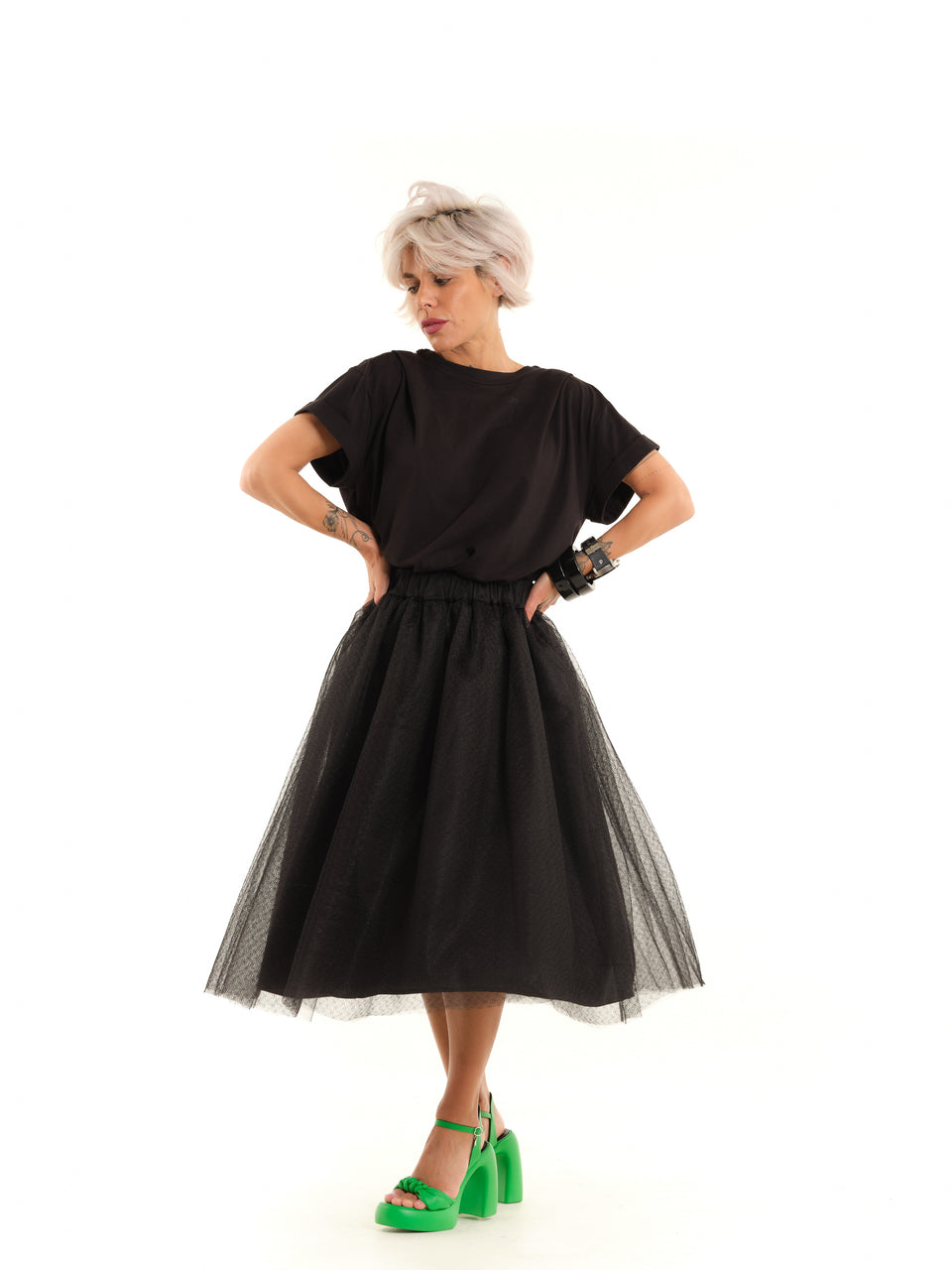 BLACK OPEN-BACK CHAIN TOP