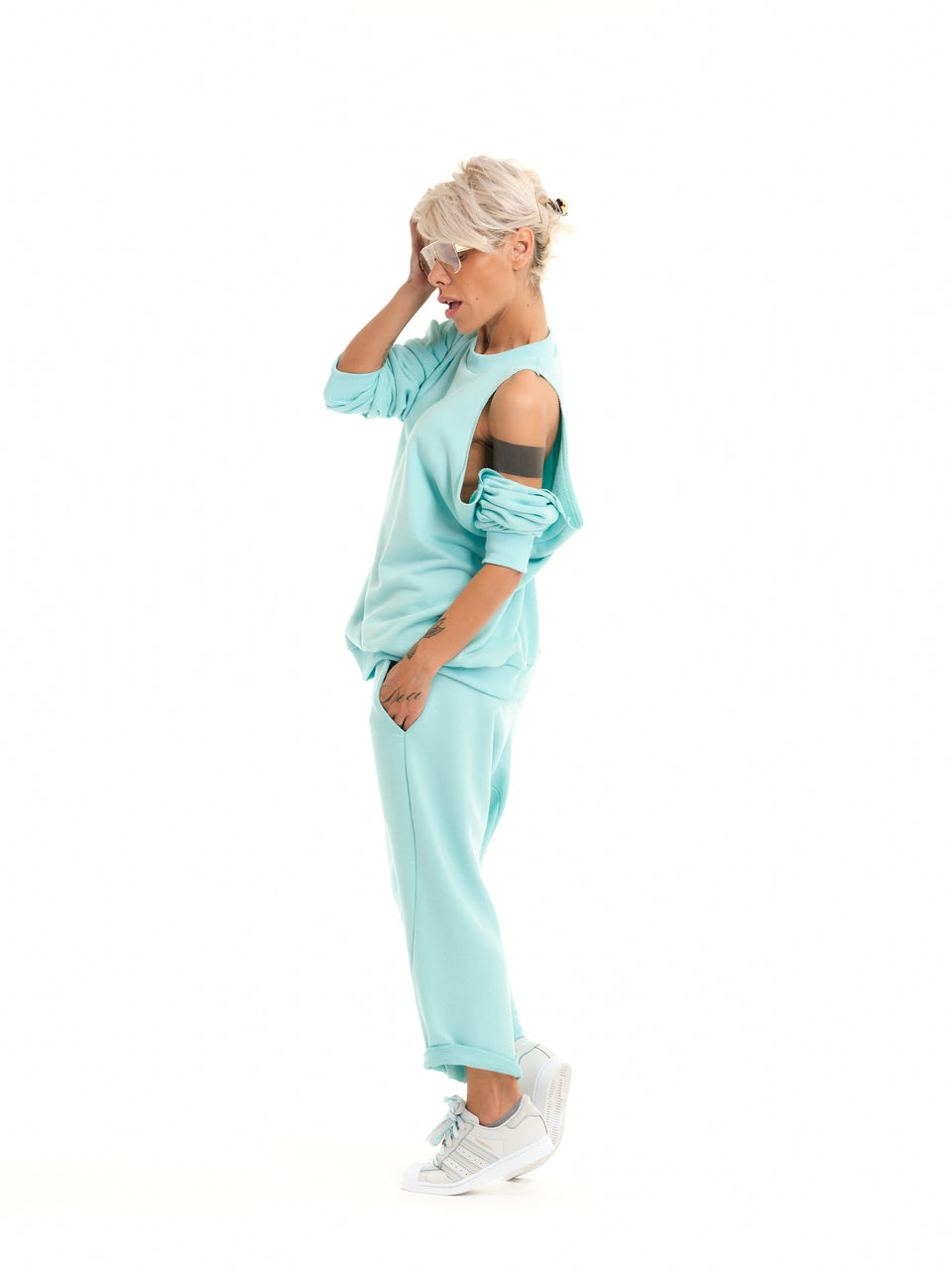 BLUE CUTOUT SWEATSUIT