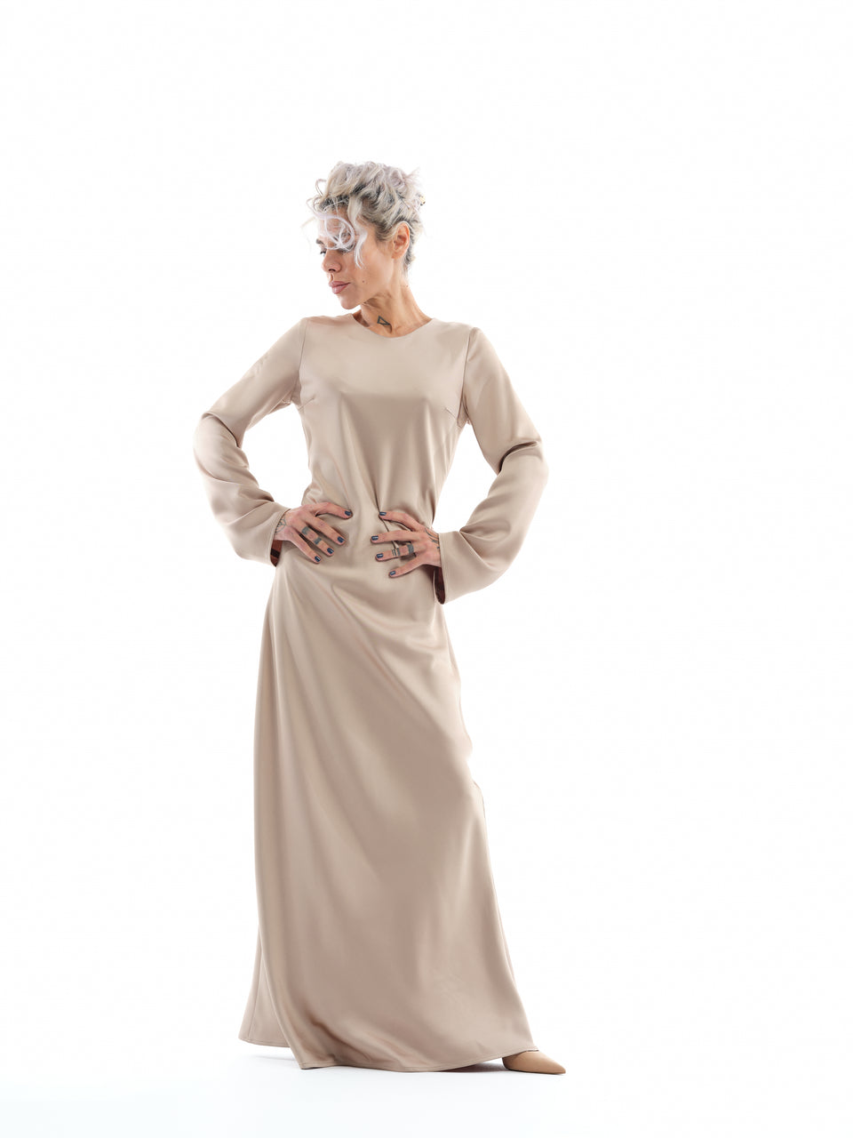 CHAMPAGNE SATIN MAXI DRESS CHELA CHAMPAGNE SATIN MAXI DRESS CHELA