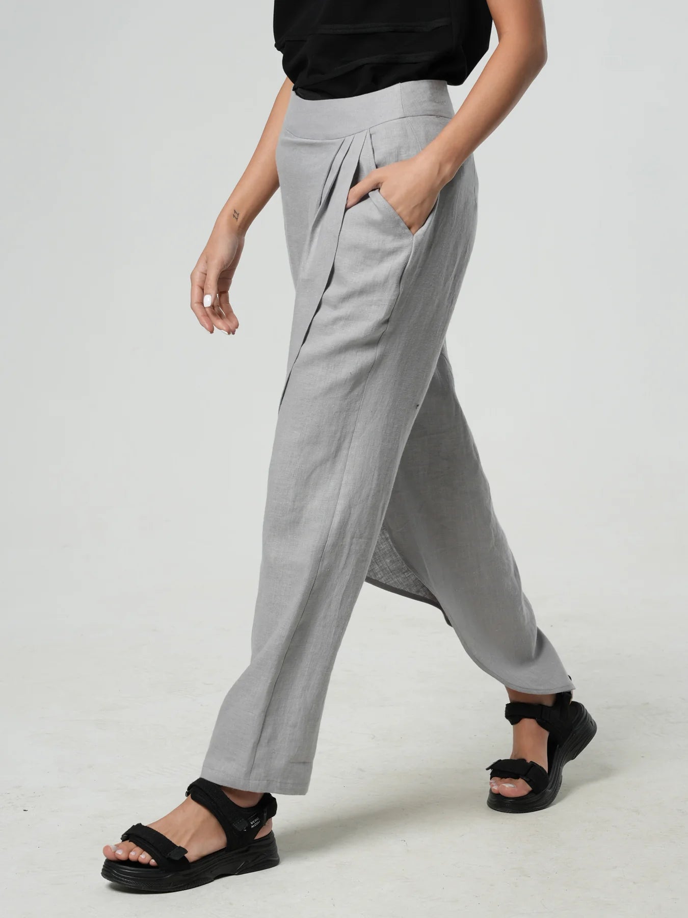 LOOSE LINEN PANTS IN GRAY by Metamorphoza