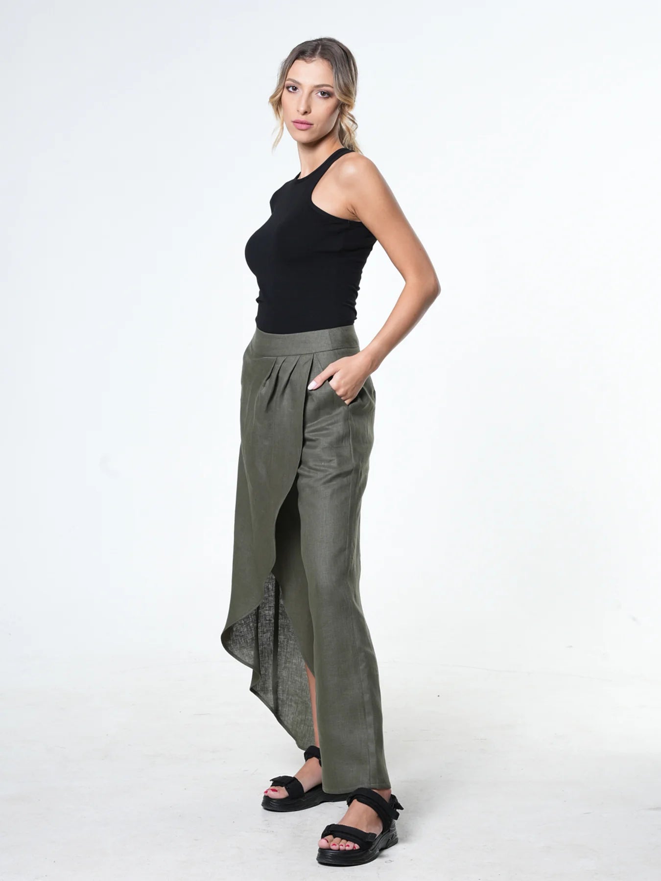 LOOSE LINEN PANTS IN KHAKI by Metamorphoza