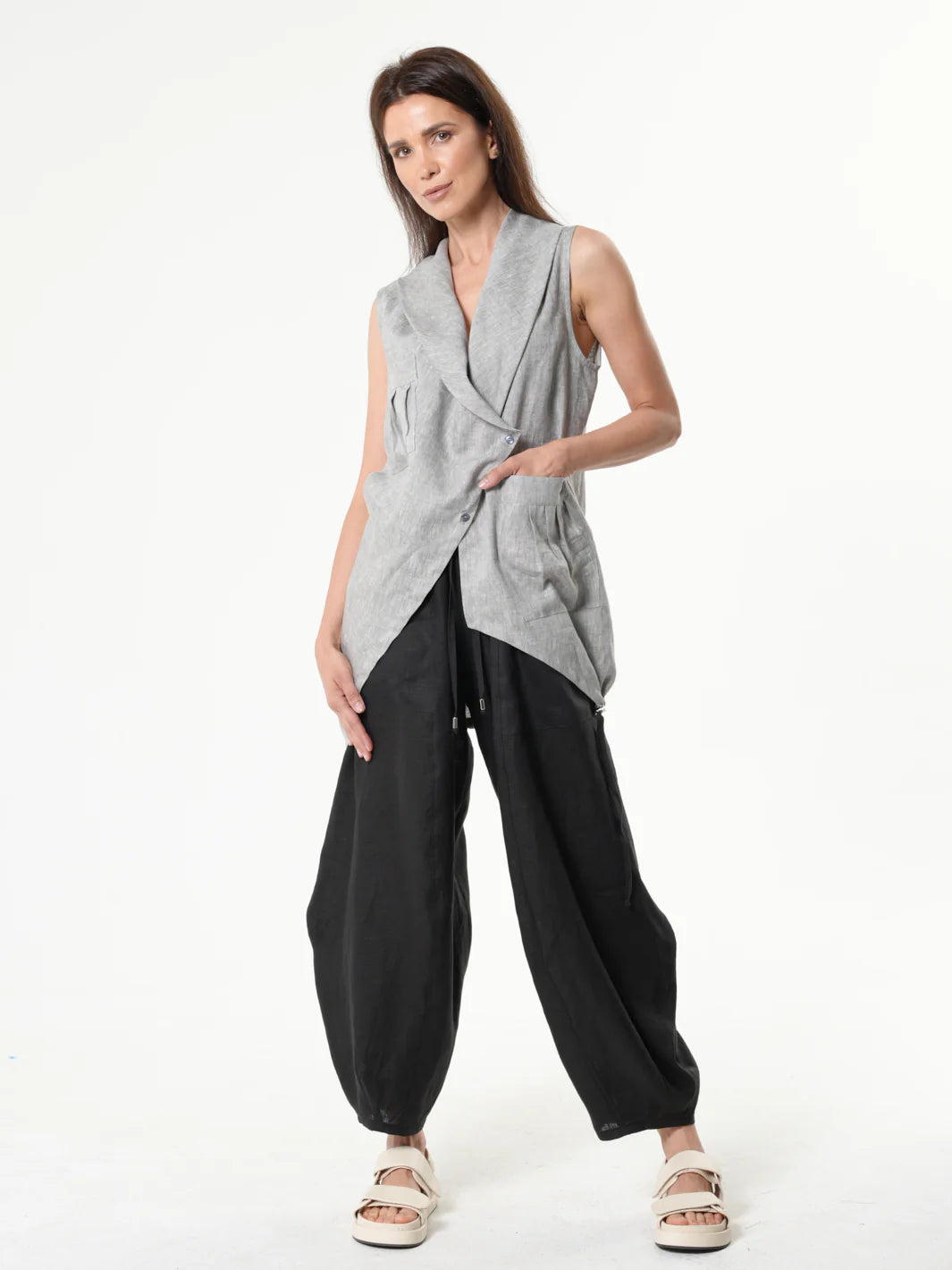 ASYMMETRIC LINEN TOP IN GRAYby Metamorphoza