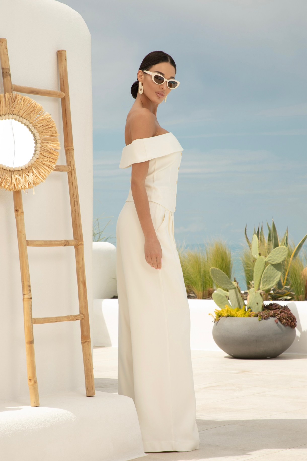 Wide leg long trousers in white