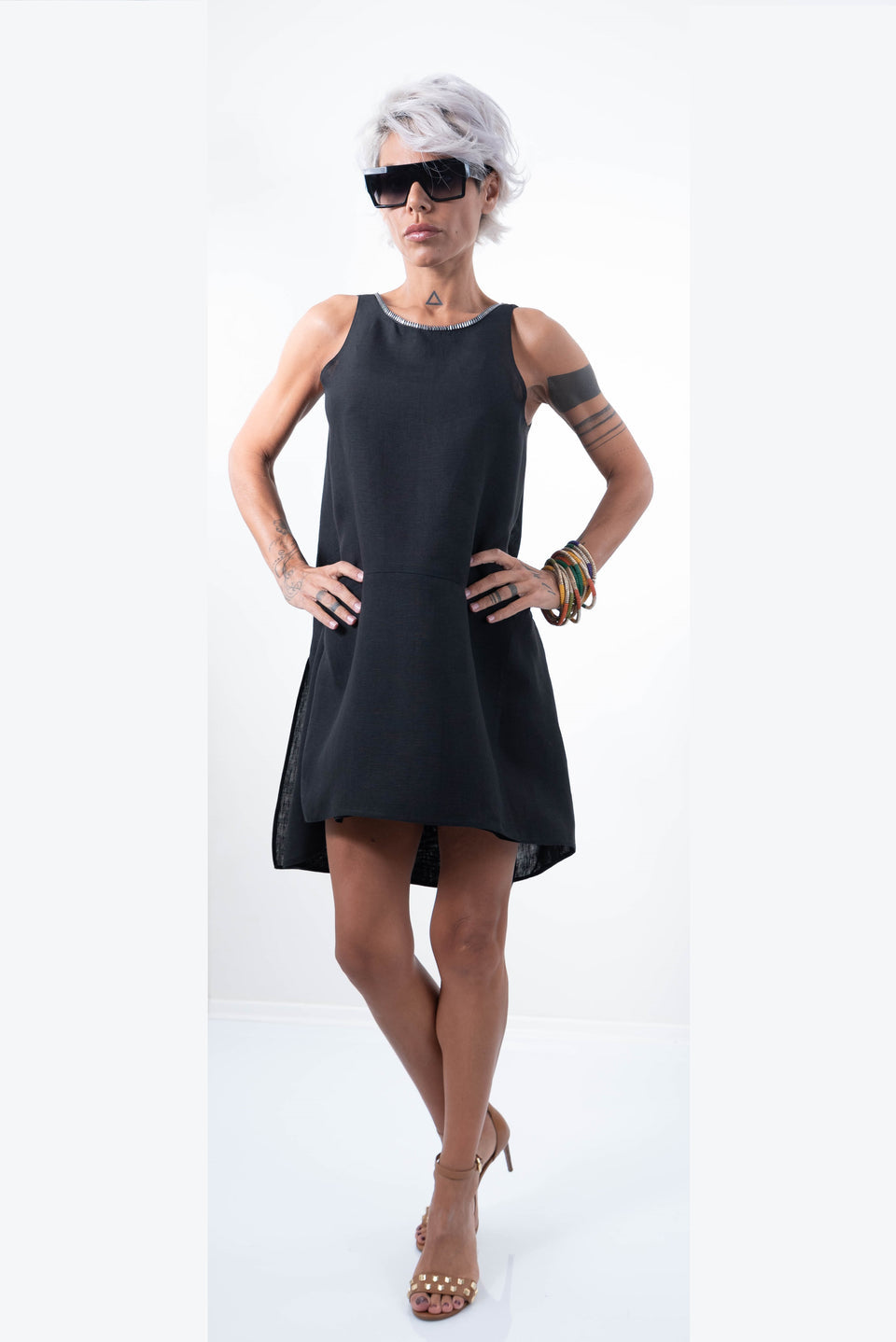 LINEN LITTLE BLACK DRESS WITH A ZIPPER ON THE BACK