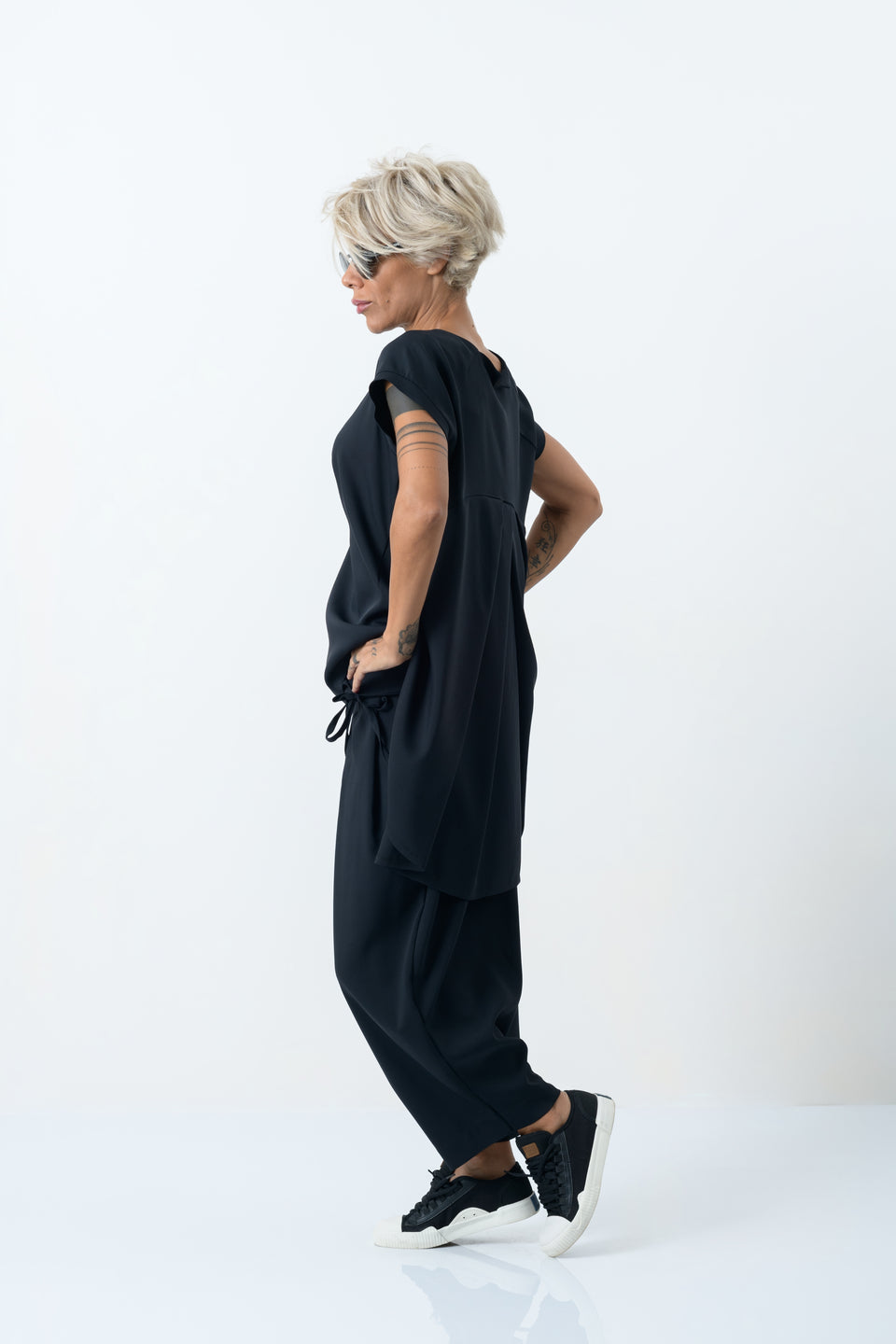 BLACK LOOSE EXTRAVAGANT DROP CROTCH PANTS