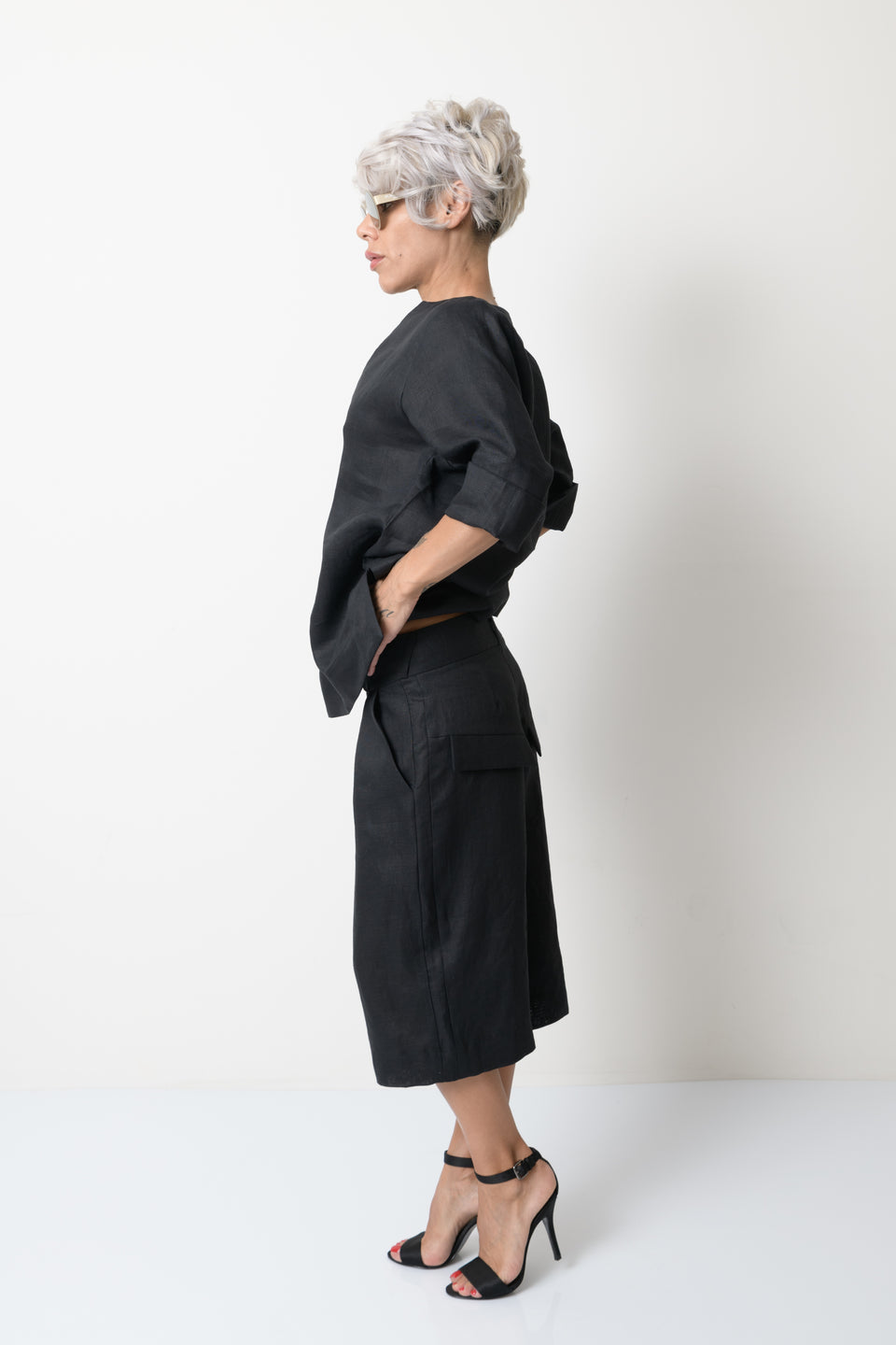 BOXY LINEN WIDE-LEG SHORTS