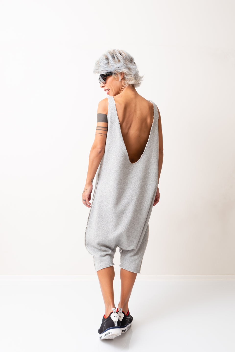 GREY OVERSIZED SLEEVELESS JUMPSUIT PAIRED WITH A TOP WITH LONG SLEEVES