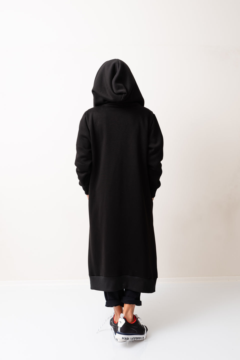 BLACK WARM OVERSIZED HOODIE SWEATSHIRT WITH LONG SLEEVES AND FRONT ZIPPER