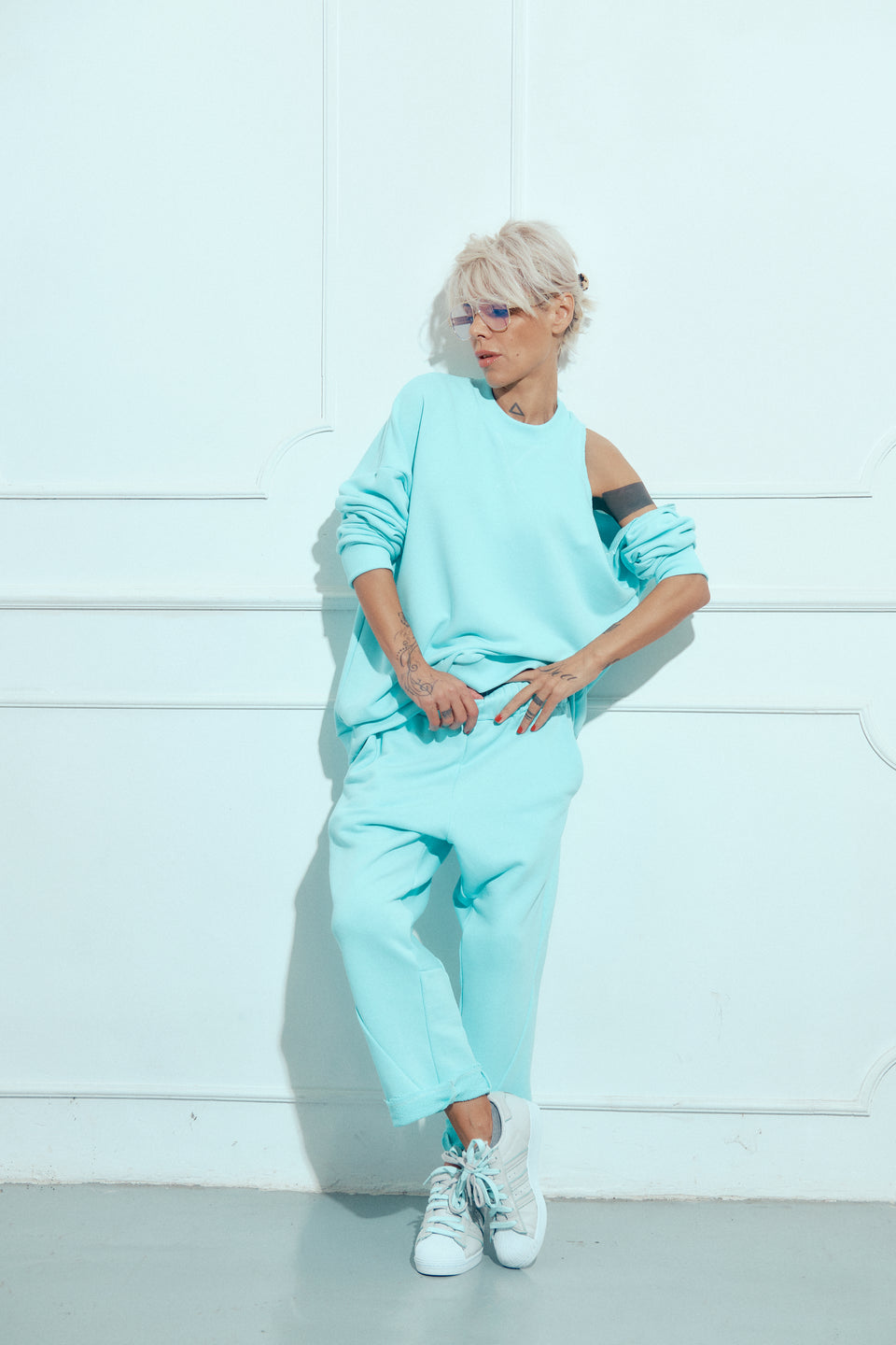 BLUE CUTOUT SWEATSUIT