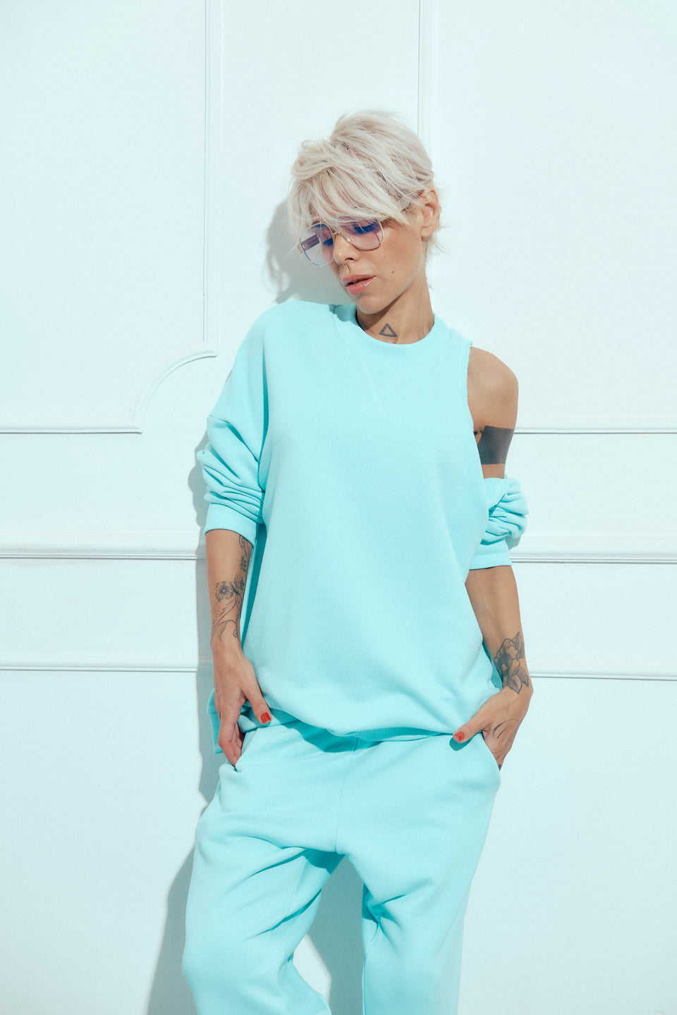 BLUE CUTOUT SWEATSUIT