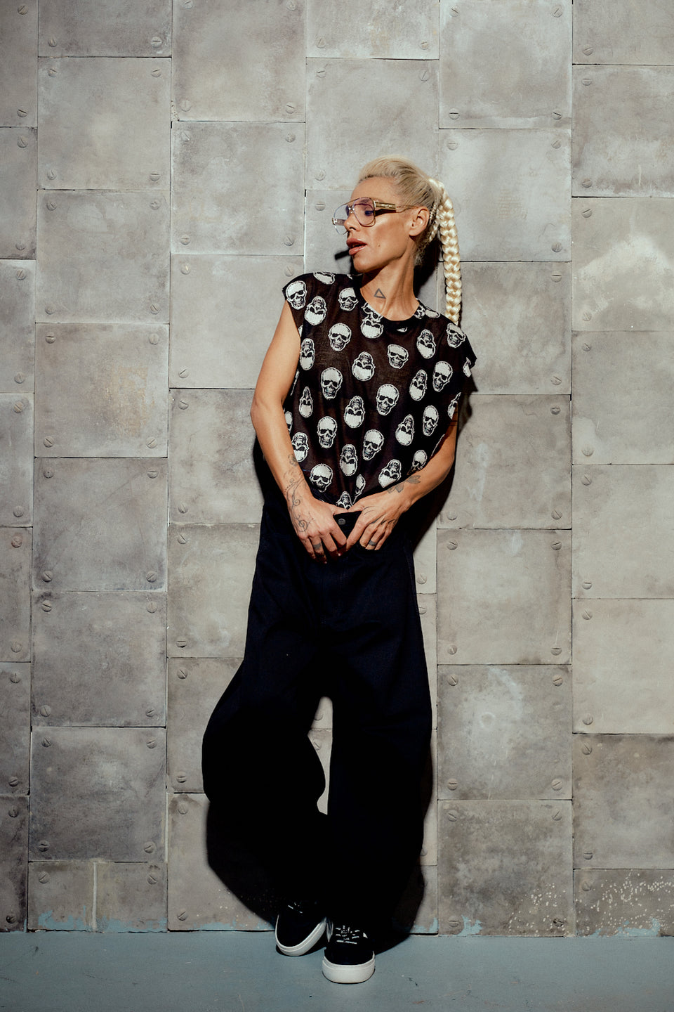 BLACK SKULL PRINT TOP